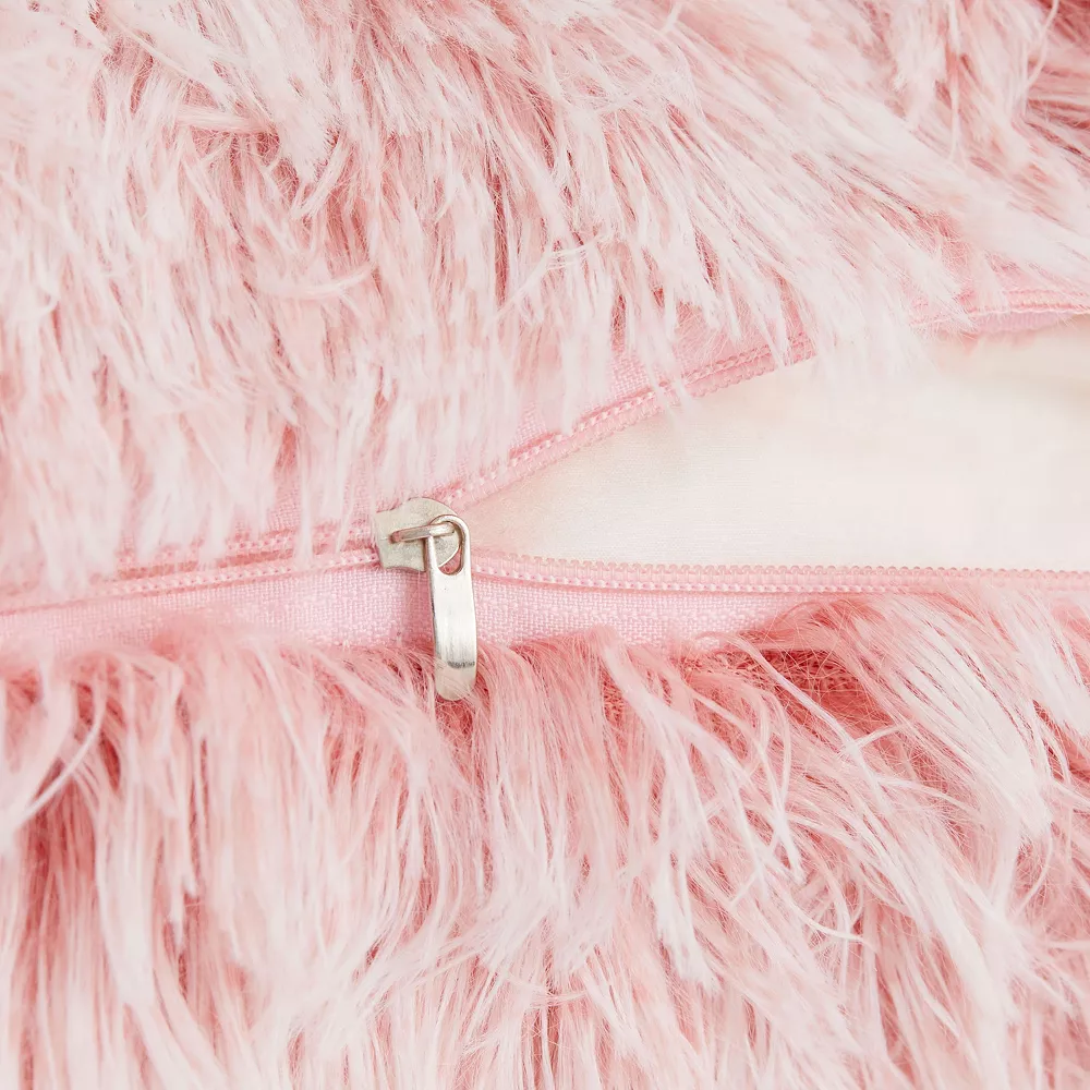 Juvale Blush Pink Faux Fur Throw Pillow Covers, Fuzzy Home Decor (18 X 18 Inches, 2 Pack) 6 Juvale Blush Pink Faux Fur Throw Pillow Covers, Fuzzy Home Decor (18 X 18 Inches, 2 Pack) - Image 4